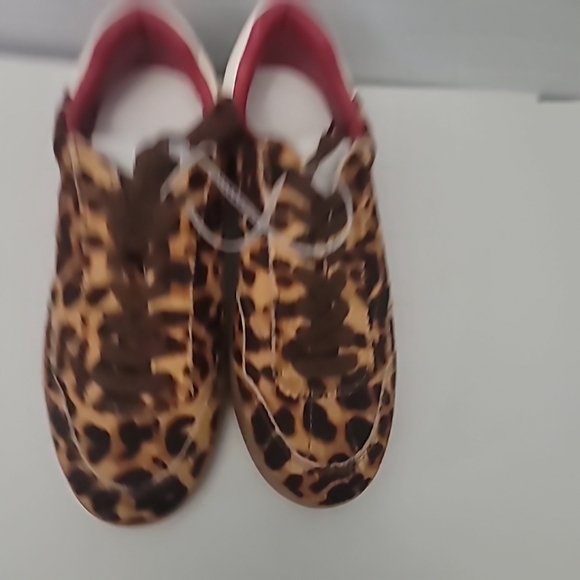 Steve Madden Braxton Leopard Print Retro Sneakers - Picture 5 of 7